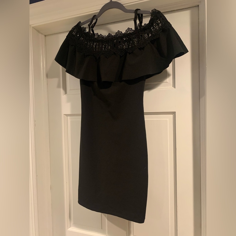 Black, size 0 dress. Very cute!